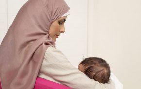 هل يمكن لمريضة كورونا إرضاع طفلها؟