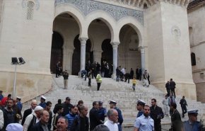 لجنة الفتوى بالجزائر: الظروف الحالية لا تسمح بعد بفتح المساجد
