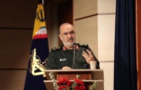سرلشکر سلامی: دشمنان دیگر هوس راه انداختن جنگ نظامی با ما را نمی‌کنند
