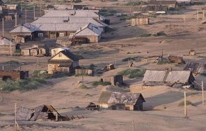 روستایی که ساعاتی از روز را در شن فرو می رود + عکس