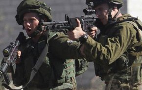نظامیان صهیونیست یک جوان فلسطینی را هدف گرفتند