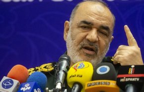 سرلشکر سلامی: تحریم های تسلیحاتی دشمن هیچ تأثیری در روند وضعیت دفاعی ما ندارد