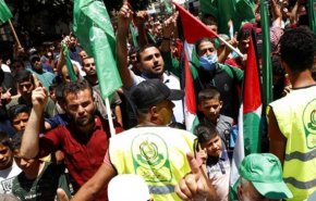 تشکیل زنجیره انسانی در غزه به نشانه مخالفت با طرح اشغال کرانه باختری
