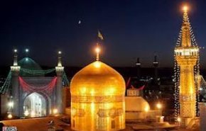 شستشوی گنبد حرم مطهر علی بن موسی الرضا (ع) در سالروز ولادت امام مهربانی+فیلم