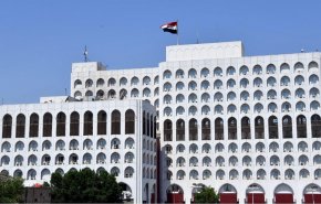 شاهد: متظاهرون يهاجمون وفدا عراقيا في لبنان.. والخارجية توضح