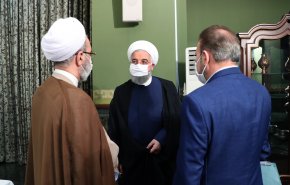 تصاویر استفاده رئیس جمهور از ماسک