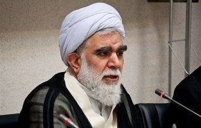 اندیشمندان شیعه و سنی در مقابل هتک حرمت مرجعیت سکوت نکنند
