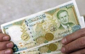الليرة تسجل أعلى سعر لها منذ شهر ونصف
