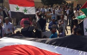 تظاهرات ضد آمریکایی مردم در شرق سوریه ادامه دارد
