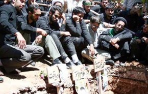 فیلم | شادی خانواده شهدای حسينيه سيدالشهدای شيراز از دستگيری سرکرده گروهک تروريستی تندر
