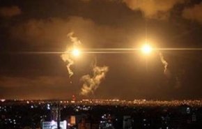 بالصورة..المروحيات الاسرائيلية تقصف 