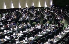 البرلمان الإيراني يمتنع عن منح الثقة لوزير الصناعة المقترح