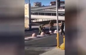 بالفيديو.. الاحتلال يطلق النار على فلسطيني من ذوي الاحتياجات الخاصة