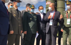 امیر حاتمی از سامانه پدافند موشکی اس۴۰۰ بازدید کرد