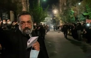 بخشی از روضه خوانی حاج محمود کریمی در حسینیه سیار + فیلم