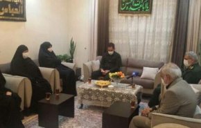 بالفيديو: العميد قاآني يزور عائلة الشهيد حسين بورجعفري