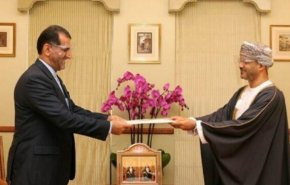 سفیر جدید ایران رونوشت استوارنامه خود را تسلیم وزیر خارجه عمان کرد
