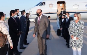 وزیر خارجه بحرین در رأس هیأتی سیاسی وارد واشنگتن شد