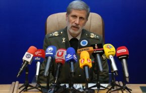 وزیر دفاع: حق تعقیب قاتلان شهید سلیمانی به قوت خود باقی است/ مقاومت تا پاک کردن منطقه از لوث وجود شیطان بزرگ ادامه خواهد یافت

