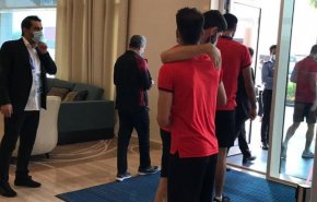 بازیکنان پرسپولیس با بدرقه آل کثیر راهی ورزشگاه شدند