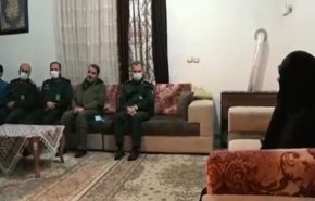 واکنش عبرت آموز مادر شهید مدافع حرم به اعلام خبر کشف پیکر فرزندش+ فیلم
