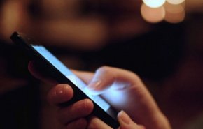 لا تستخدم الهاتف المحمول في المرحاض لـ5 اسباب