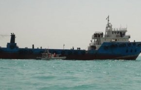 الحرس الثوري يحتجز سفينة اجنبية تحمل وقودا مهربا