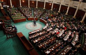 بالفيديو..تشابك بالأيدي وتبادل الشتائم في أروقة البرلمان التونسي