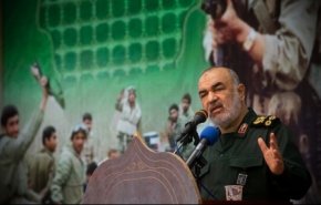 دشمن غلط می‌کند برای کشور مستقل ما تصمیم بگیرد/ دشمنان آرزوی تسلط بر ملت ایران را به گور می‌برند/ تمام لوازم شکست دشمنان را در اختیار داریم
