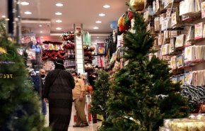 اشجار الميلاد وبابا نويل حلال والمولد النبوي بدعة عند النظام السعودي!!