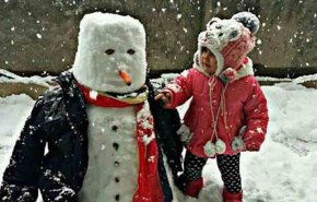 بارش برف و باران سراسری در فصل آدم برفی/ تهران در باران/ هشدار در باره قطع راه های ارتباطی 
