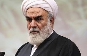 عیادت نماینده رهبر انقلاب از آیت‌الله مصباح