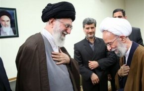 رهبر انقلاب بر پیکر مرحوم آیت‌الله مصباح نماز خواندند