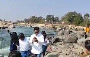  شاهد لحظة مأساوية عن مقتل فتاة بسبب صورة سيلفي!
