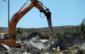 الاحتلال يهدم منزلا لمواطن فلسطيني بالضفة الغربية
