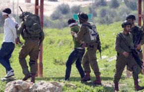 اعتقال شابين واقتحامات ومواجهات في الضفة والقدس