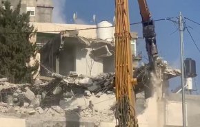 شاهد.. الاحتلال يهدم منزل مواطن في العيسوية
