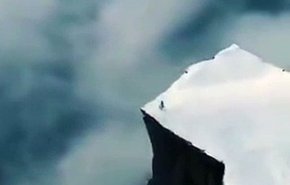 فيديو يحبس الأنفاذ لحافة العالم في النرويج