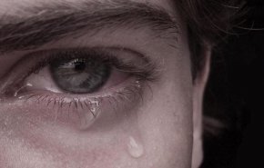 العلماء يزرعون غددا بشرية في المختبر قادرة على البكاء