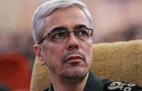 سرلشکر باقری: قلم و بیان در ستایش از تلاش‌های مدافعان سلامت عاجز است
