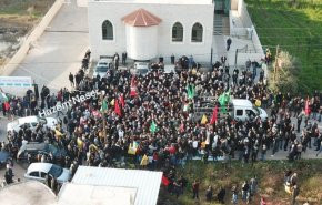 شاهد.. تشييع جثمان مؤذن فلسطيني يتحول الى مظاهرة 