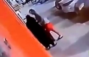 واقعة تحرش بامرأة في جدة تفجر غضبا في السعودية! 


