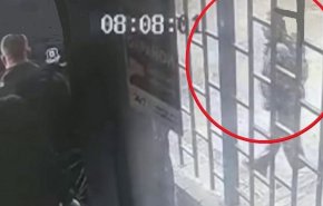 شاهد..اندمج أكثر من اللازم أثناء تدريب على مواجهة اللصوص فوقع ما لم يتوقع!
