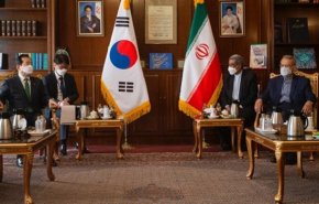 لاريجاني يدعو سيول للافراج سريعا عن الارصدة المالية الايرانية المجمدة