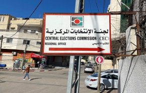 شاهد.. تواصل الفعاليات الرافضة لتاجيل الانتخابات الفلسطينية