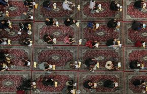 شاهد.. اجواء ليلة القدر في ايران وسط مخاطر كورونا 