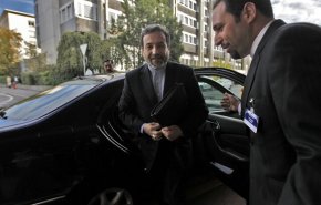 عراقچی: آمریکا‌یی‌ها اعلام آمادگی کرده‌اند که بخش بزرگی از تحریم‌ها را بردارند/ مذاکرات هیچ ارتباطی با انتخابات ندارد