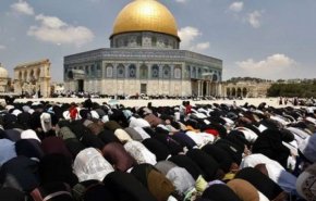 حضور گسترده فلسطینیان برای برگزاری نماز عید فطر در مسجد الاقصی