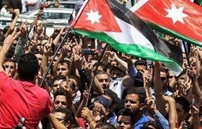 مظاهرة حاشدة قرب السفارة الإسرائيلية في عمّان