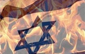 لگدمال کردن و آتش زدن پرچم رژیم صهیونیستی در «پورت سعید»+ فیلم
